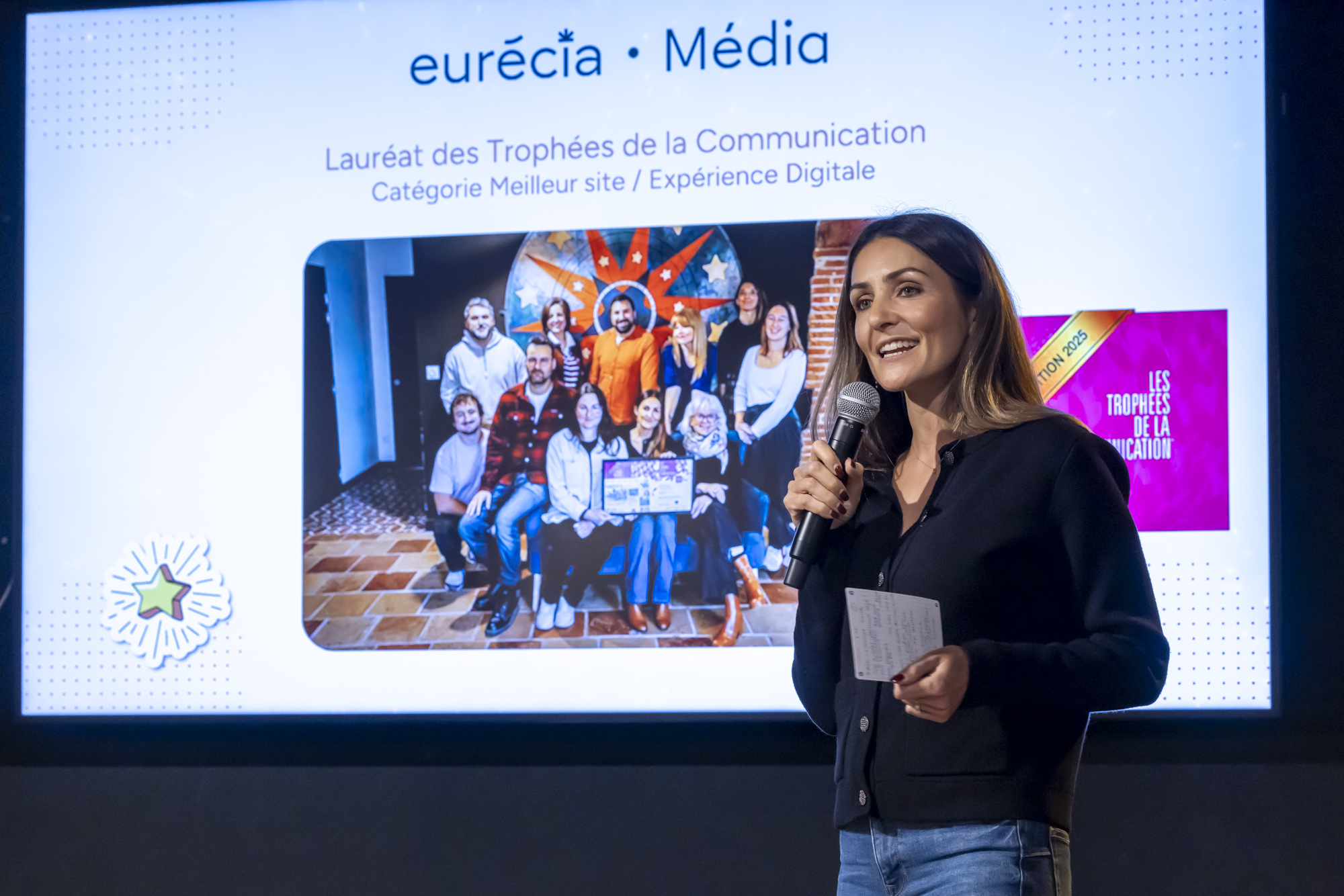 Elodie Hernandez, directrice de la communication d'Eurécia, introduit l'évènement Vivement lundi! du 8 décembre 