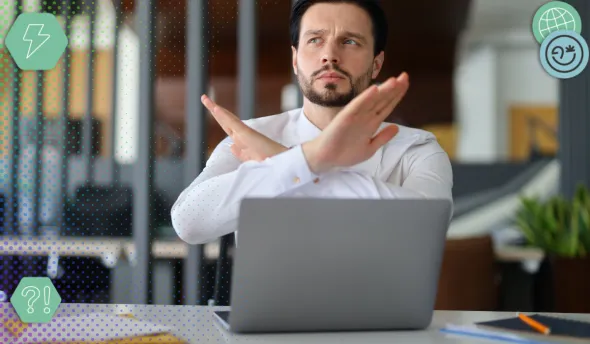 Personne faisant un geste de refus avec la main en signe de non