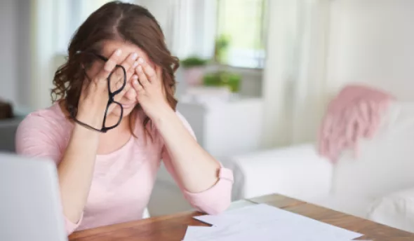 https://www.eurecia.com/sites/default/files/styles/header/public/thumbnails/image/femme_burn_out_m.png