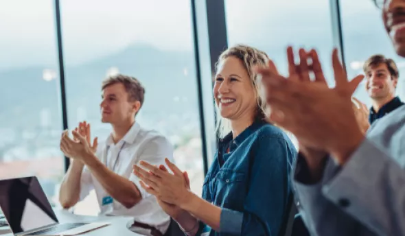 https://www.eurecia.com/sites/default/files/styles/header/public/thumbnails/image/visuel-evenement-entreprise-communication-interne.png