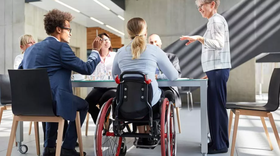 Représentants du personnel en pleine réunion de travail