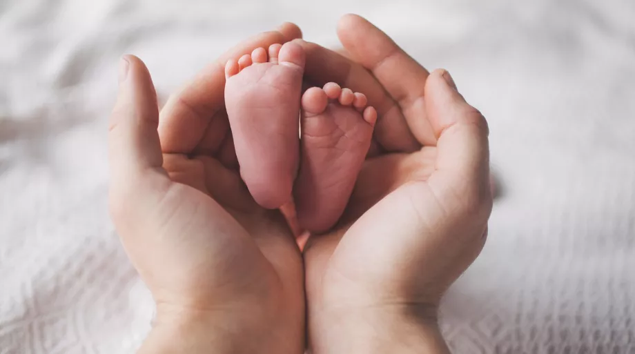 femme avec son bébé