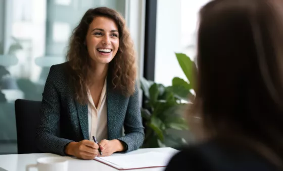 femme passant un entretien