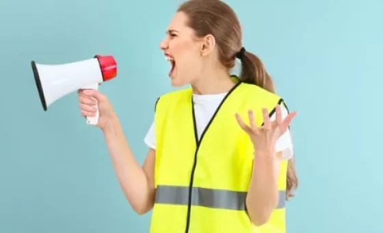 https://www.eurecia.com/sites/default/files/styles/header/public/thumbnails/image/femme_gilets_jaunes_greve_3.jpg