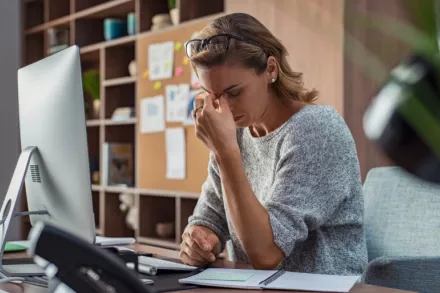 femme fatiguée par le travail