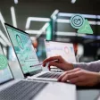 Analyste data visualisant des tableaux de bord pour orienter les décisions stratégiques