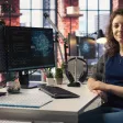 Jeune diplômée en informatique au début de sa carrière