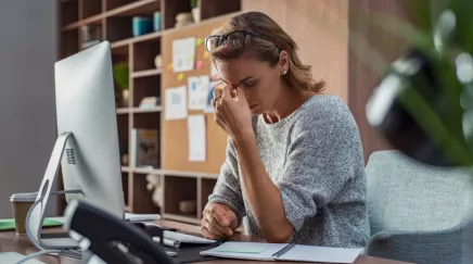 femme fatiguée par le travail