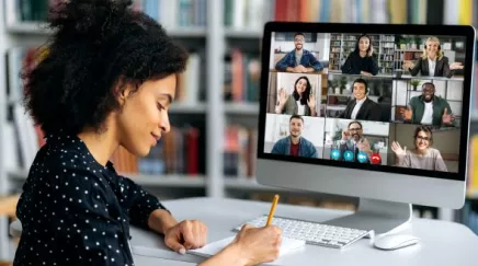 Explication du format COOC (Corporate Open Online Course) et de son utilisation pour la formation en ligne au sein des entreprises.