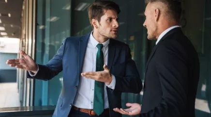 Conseils pour gérer efficacement les conflits liés aux demandes de congés en entreprise, en assurant une communication claire et une gestion équitable.