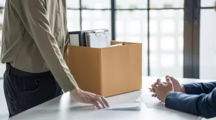 Explication du phénomène de "quiet firing", comment l'identifier et les actions à entreprendre pour y faire face efficacement en milieu professionnel.