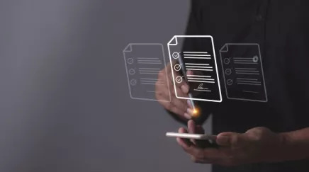 Illustration d'un professionnel travaillant à distance avec des outils numériques, mettant en avant les avantages et les défis du smart working dans les entreprises modernes.