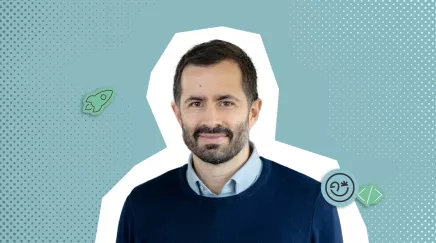 Photocollage du portrait de Yann Ferguson sur fond bleu interview tech inno eurécia média (directeur scientifique de l'INRIA)