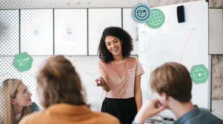 Professionnel évaluant différentes options de formation, mettant en lumière les critères de choix pour un dispositif adapté aux besoins de l'entreprise.