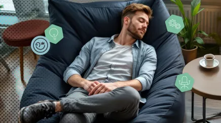 Un homme qui fait la sieste dans un lieu cosy