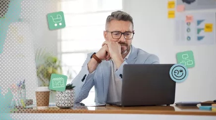 Homme mature en costume, l’air sceptique et concentré face à son ordinateur dans un bureau lumineux.