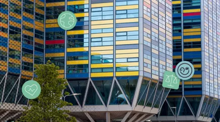 Façade colorée d’une compagnie d'assurance maladie aux Pays-Bas, symbole d’un système de santé innovant