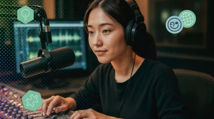 Designer sonore au travail dans un studio audio