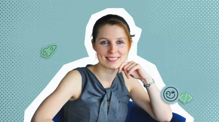 photo de Jessica Eynard qui fixe la caméra