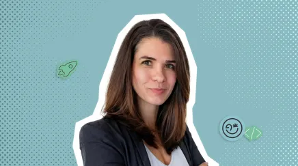 Sophie Sereno regarde face caméra