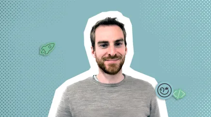 Rémy Ponge regarde face caméra