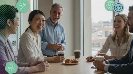 Groupe de collaborateurs autour d'une table avec des croissants