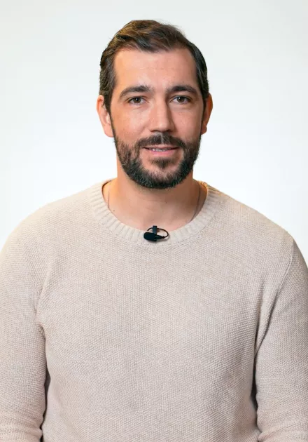 Simon explique son initiative face caméra